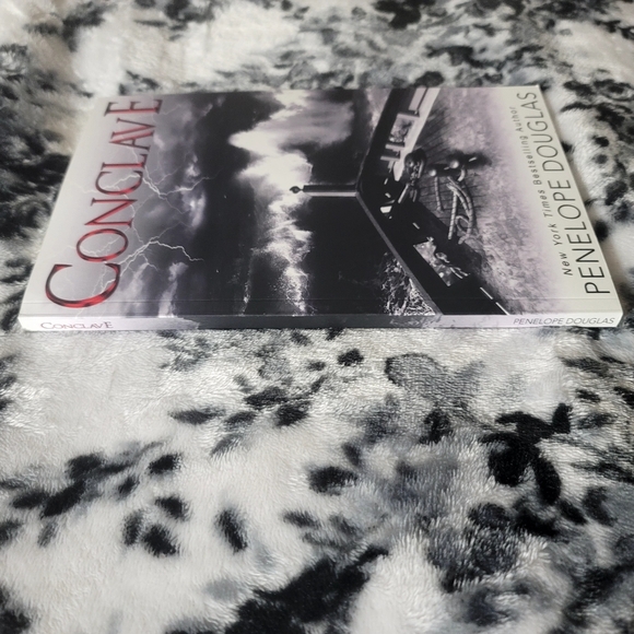 Conclave Penelope Douglas OOP - Picture 3 of 3